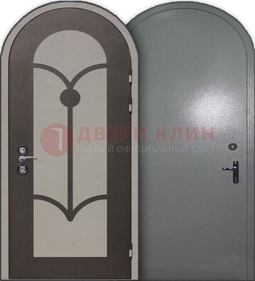 Серая входная арочная дверь ДА-2 в частный дом в Сургуте