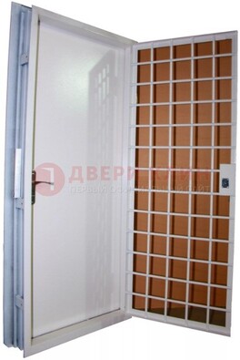 Белая стальная бронированная дверь с нитроэмалью ДБ-7 в Сургуте
