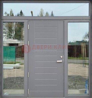 Серая стальная дверь с панелью МДФ и стеклянными фрамугами ДФГ-28 в Сургуте