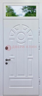 Белая входная дверь со стеклом и верхней фрамугой ДФГ-3 в Сургуте