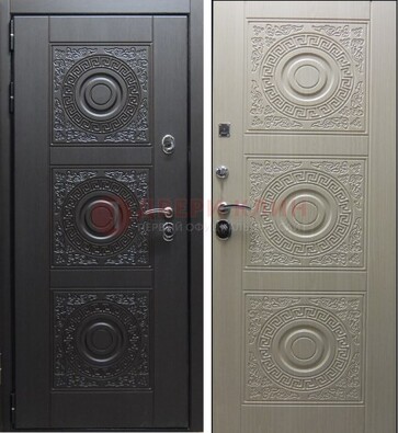 Темная стальная дверь с МДФ ДМ-161 для коттеджа в Сургуте
