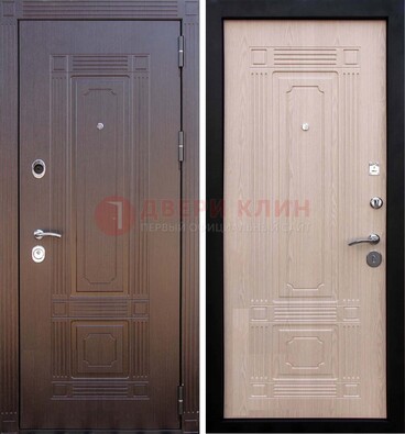 Коричневая входная дверь с МДФ ДМ-173 для кирпичного дома в Сургуте