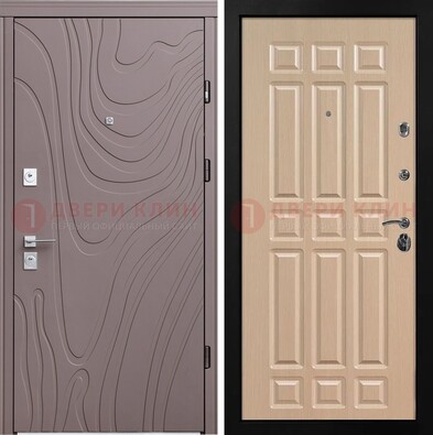 Светло-коричневая железная филенчатая дверь с рисунком МДФ ДМ-283 в Сургуте