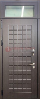 Темная железная дверь с МДФ и верхней фрамугой ДМ-337 в Сургуте
