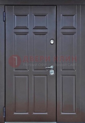 Тёмная двухстворчатая входная дверь для коттеджа с МДФ ДМ-533 в Сургуте