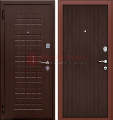 Коричневая металлическая дверь с МДФ ДМ-78 в квартиру в Сургуте