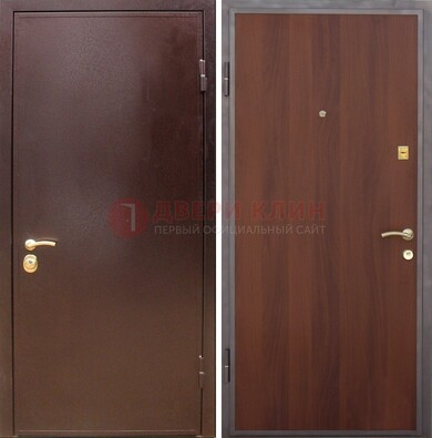 Коричневая металлическая дверь с порошковым напылением ДП-164 в Сургуте