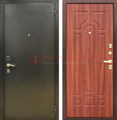 Входная темно-серая дверь с порошковой отделкой и МДФ Миланский орех ДП-281 в Сургуте