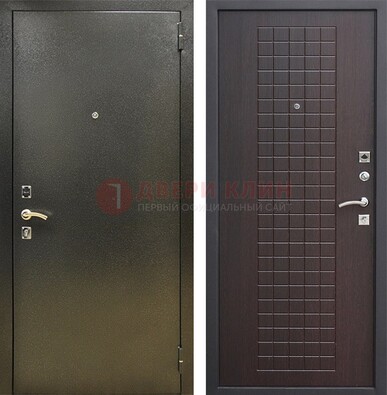 Темная железная дверь с порошковым напылением и терморазрывом МДФ Махагон ДП-286 в Сургуте