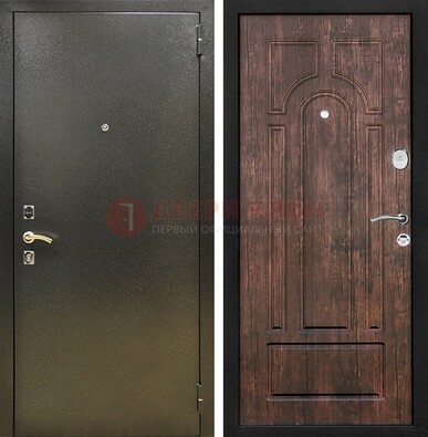 Темно-серая металлическая дверь с порошковым покрытием и МДФ коричневая ДП-292 в Сургуте