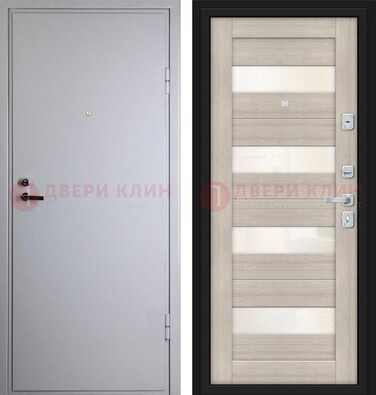 Белая железная дверь с порошковым напылением и стеклом ДП-308 в Сургуте