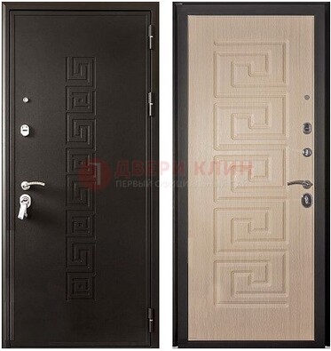 Коричневая стальная дверь с порошковым напылением с дизайном ДП-37 в Сургуте