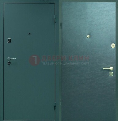 Зеленая стальная дверь с порошковым покрытием ДП-93 в Сургуте