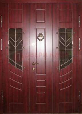 Парадная дверь со вставками из стекла и ковки ДПР-34 в загородный дом в Сургуте