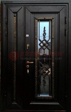 Парадная дверь со стеклом и ковкой ДПР-39 для квартиры в Сургуте