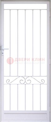 Белая стальная решетчатая дверь с волютами ДР-30 в Сургуте
