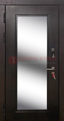 Коричневая железная дверь со стеклом для дома ДС-23 в Сургуте