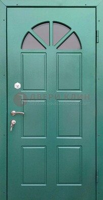 Зеленая стальная дверь со стеклом для дома ДС-28 в Сургуте