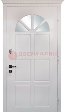 Светлая железная дверь со стеклом ДС-29 в Сургуте