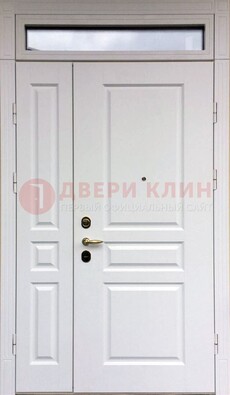 Белая двухстворчатая металлическая дверь со стеклом ДС-63 в Сургуте