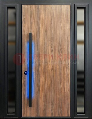 Коричневая металлическая дверь со стеклом ДС-69 в Сургуте