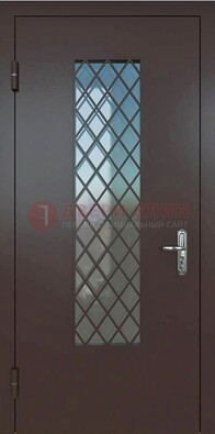 Темная металлическая дверь с решеткой и стеклом ДС-7 в Сургуте