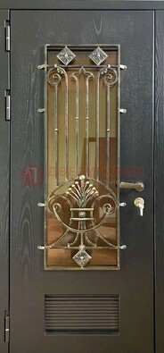 Одностворчатая железная дверь со стеклом и ковкой для дома ДСК-101 в Сургуте
