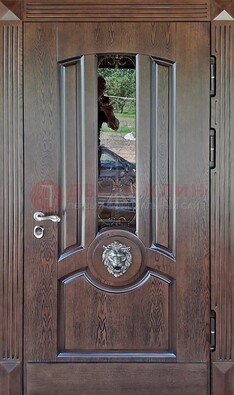 Коричневая уличная дверь со стеклом и ковкой ДСК-107 в Сургуте