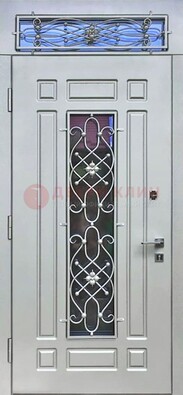 Белая железная дверь со стеклом и ковкой с верхней фрамугой ДСК-112 в Сургуте