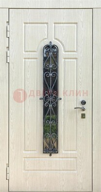Светлая стальная дверь со стеклом и ковкой ДСК-118 в Сургуте