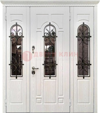 Белая распашная стальная дверь со стеклом и ковкой ДСК-125 в Сургуте
