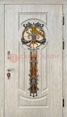 Светлая железная дверь со стеклом ковкой для коттеджа ДСК-134 в Сургуте