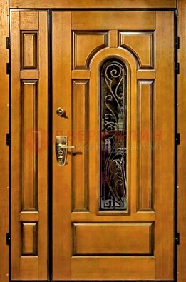 Распашная металлическая дверь со стеклом и ковкой для дома ДСК-152 в Сургуте
