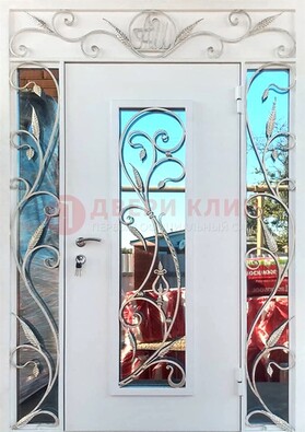 Белая входная дверь порошок со стеклом и ковкой ДСК-165 в Сургуте