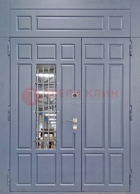 Серая двухстворчатая дверь Винорит со стеклом и ковкой ДСК-234 RAL 7024 в Сургуте