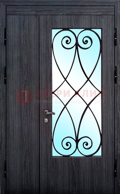 Стальная дверь со стеклом и ковкой ДСК-69 в деревянный дом в Сургуте