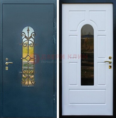 Входная дверь Дверь со стеклом и ковкой ДСК-71 для кирпичного дома в Сургуте