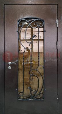 Металлическая дверь со стеклом и ковкой ДСК-95 для магазина в Сургуте