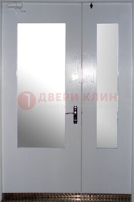 Белая  тамбурная дверь со стеклянными вставками ДТМ-18 в Сургуте