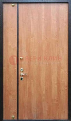 Светлая тамбурная дверь ДТМ-29 в Сургуте