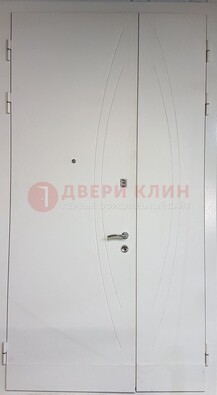 Белая тамбурная дверь ДТМ-31 в Сургуте