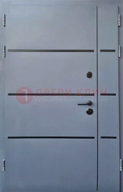 Серая металлическая тамбурная дверь с молдингами ДТМ-42 в Йошкар-Оле