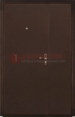 Коричневая входная металлическая тамбурная дверь ДТМ-9 в Сургуте