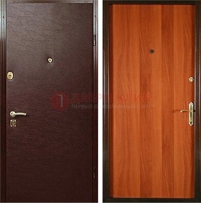 Коричневая металлическая дверь с винилискожей ДВ-20 в Сургуте