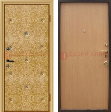 Светлая металлическая дверь с винилискожей ДВ-34 в Сургуте