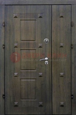 Железная двухстворчатая филенчатая дверь с виноритом ДВТ-143 в Сургуте