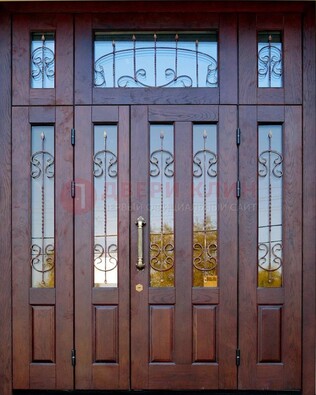 Коричневая парадная дверь с виноритом и ковкой ДВТ-168 в Сургуте