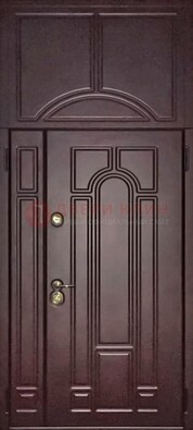 Коричневая железная дверь с виноритом и верхней фрамугой ДВТ-243 в Сургуте