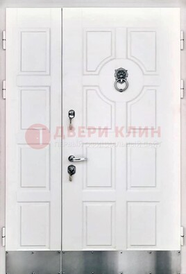 Белая входная дверь с виноритом ДВТ-246 в Сургуте