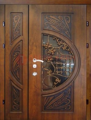 Металлическая дверь с виноритом и резной панелью внутри ДВТ-70 в Серпухове